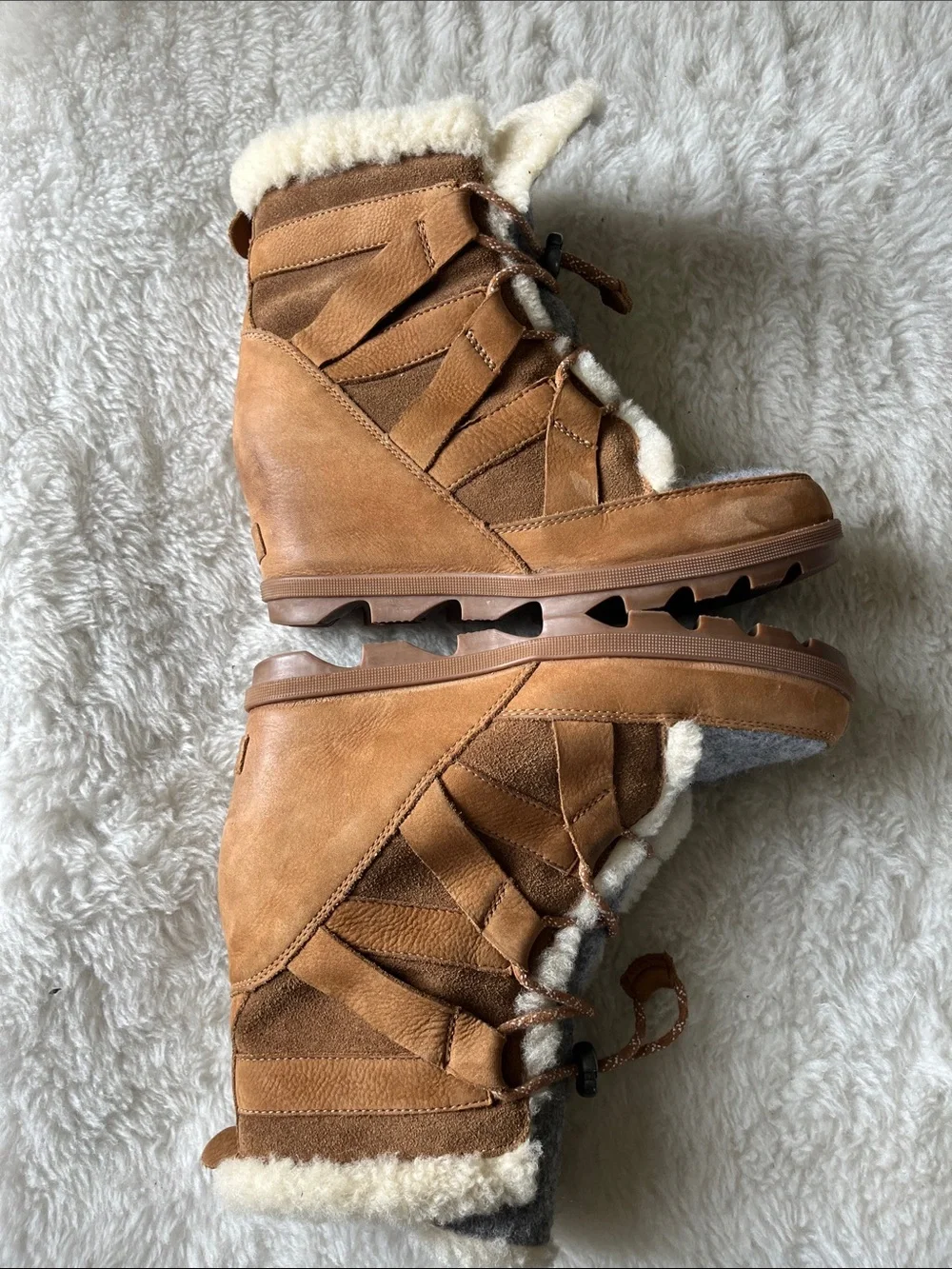 Sorel light brown leather and Gray wool Shearling lined Winter Boots size 10